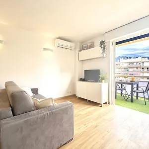 https://walk-to-beach-t2-climatis-terrasse-vu-mer.fr-provencehotel.com